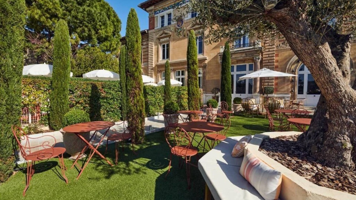 La Pointe Rouge Hotel | chateau beaupin