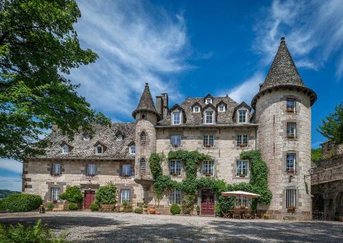 Raulhac Bed & Breakfast | Chateau De Courbelimagne, Raulhac