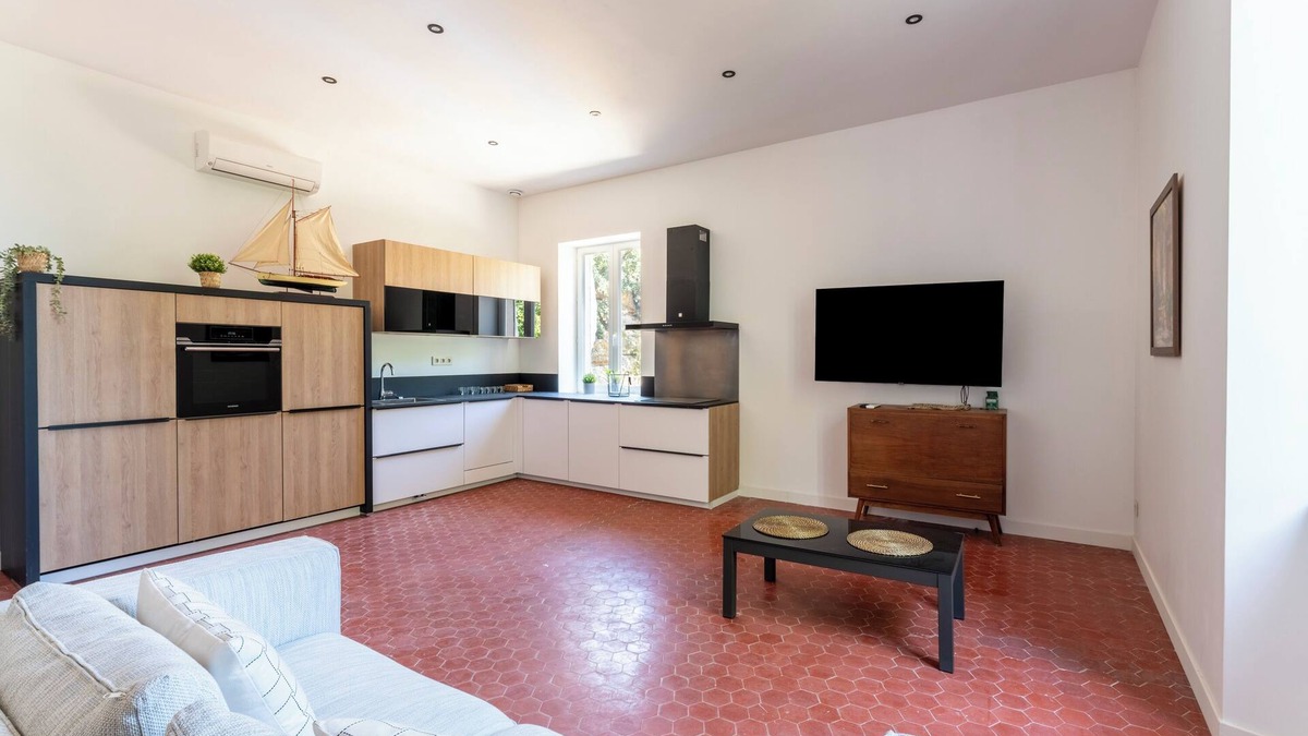 Miramas Apartment | Chateau de Couvent Apartment for 2 people next to the golf course
