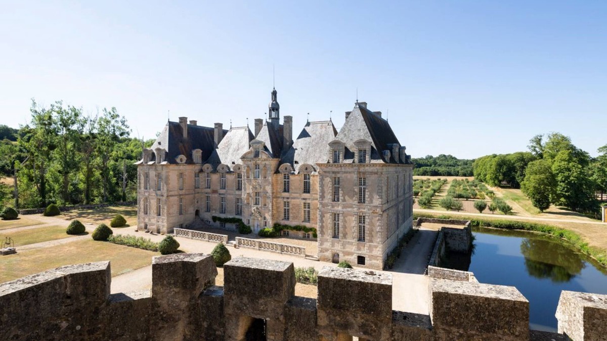 Saint-Loup-Lamaire Villa | Chateau De St Louis - Ten Bedroom Villa, Sleeps 24