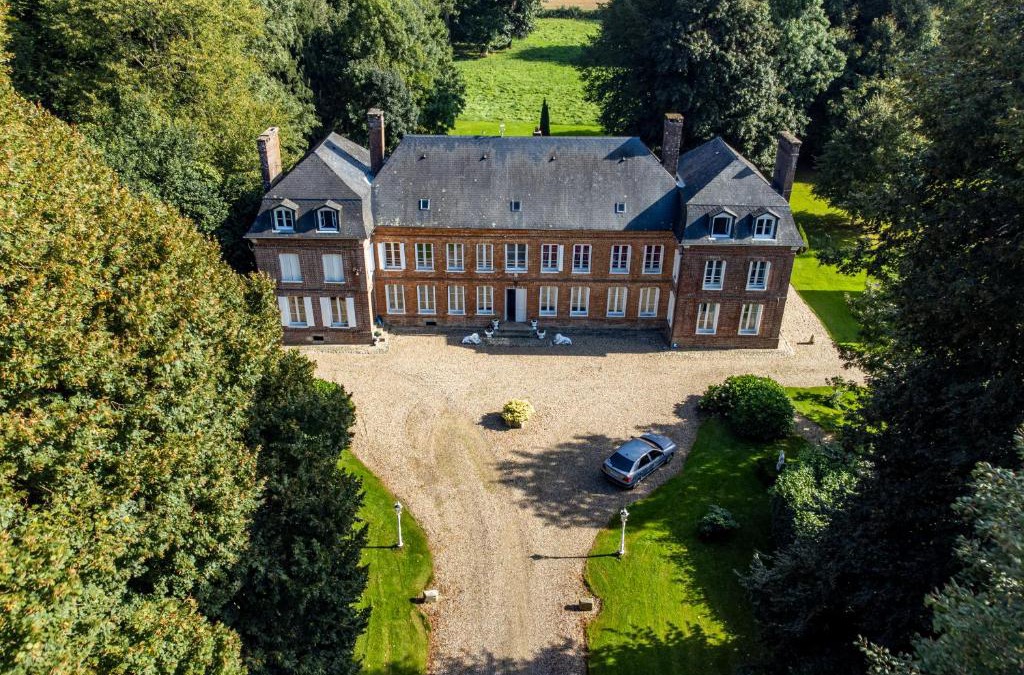 Hugleville-en-Caux Bed & Breakfast | Chateau De Grosfy
