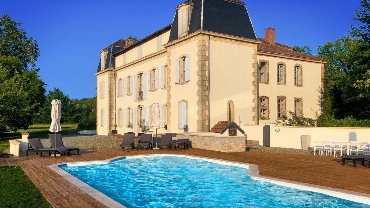 Saint-Laurent House | CHATEAU DE LA COUTERE, Votre château privé, avec piscine situé une vallée privée