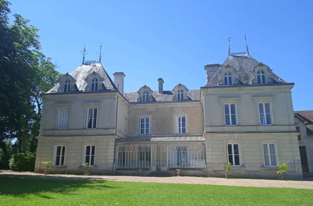 Leigne-les-Bois Bed & Breakfast | Chateau de Maisonneuve