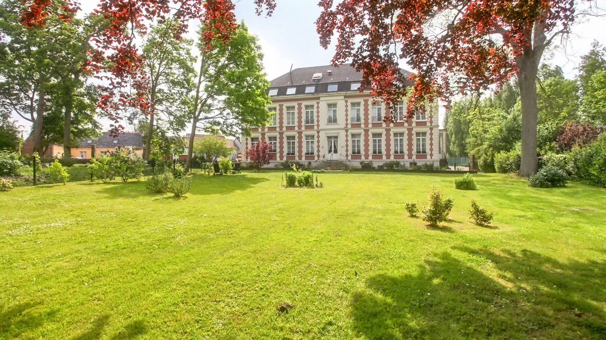 Aire-sur-la-Lys House | Chateau de Moulin le Comte, 4 EPIS GDF Bed and breakfast tables