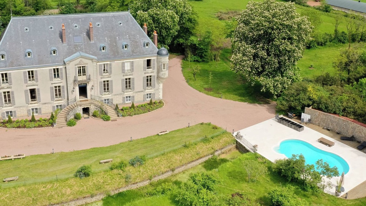 Liernais Other | Château de Veullerot, with its ponds in the heart of Burgundy