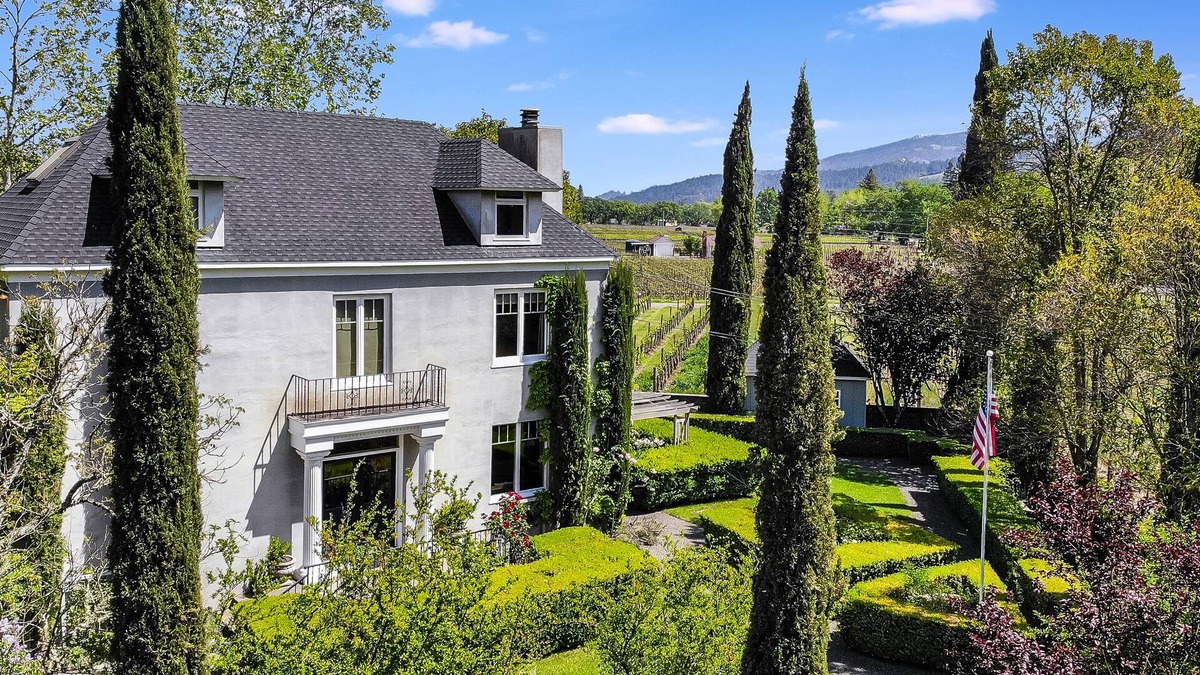 Calistoga Bed & Breakfast | Chateau De Vie