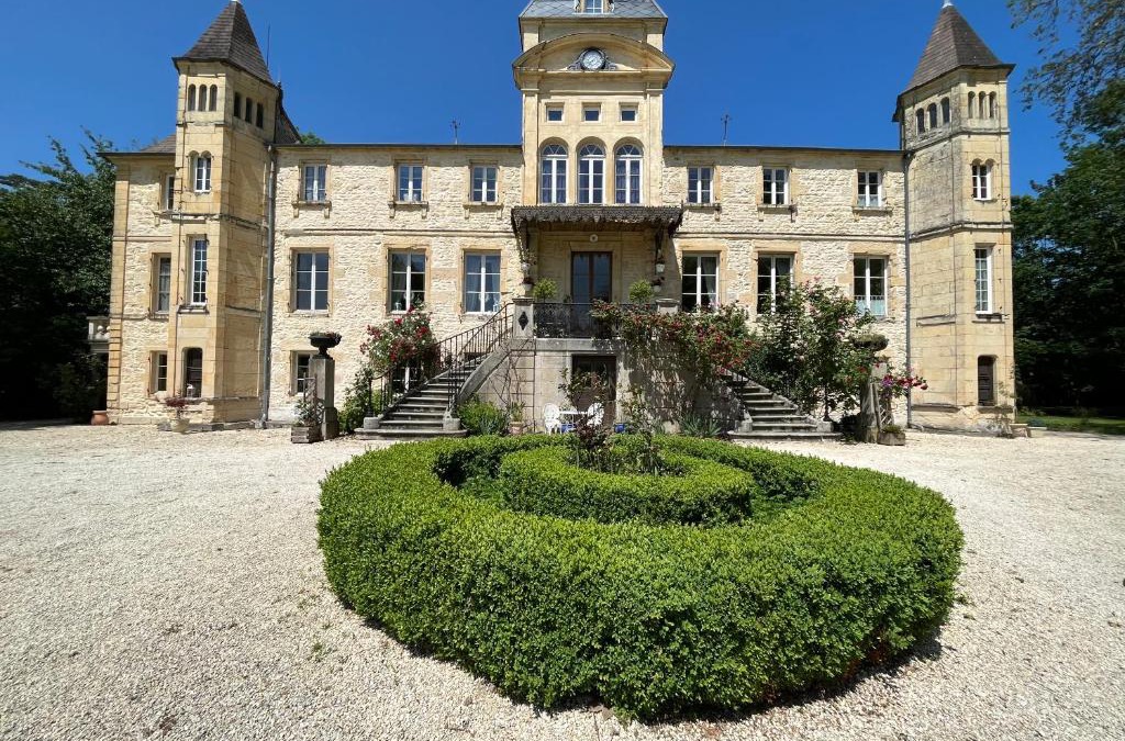 Varennes-Vauzelles Bed & Breakfast | Chateau Du Four De Vaux