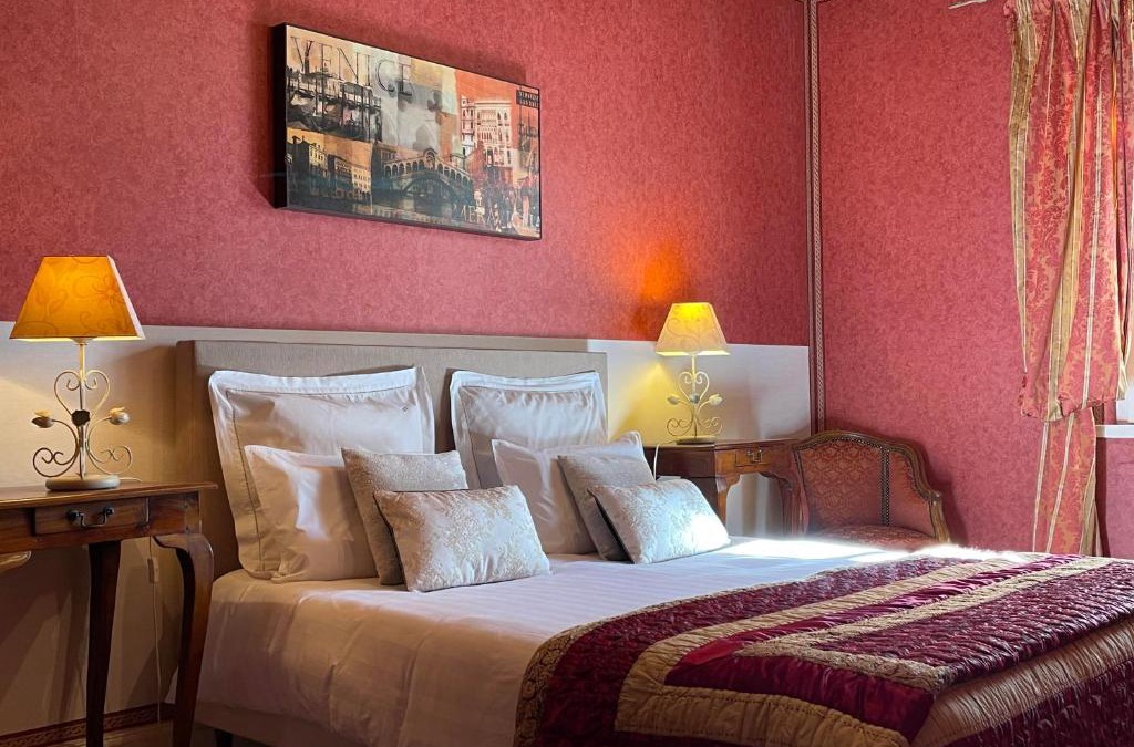 Cardan Bed & Breakfast | Chateau Du Payre
