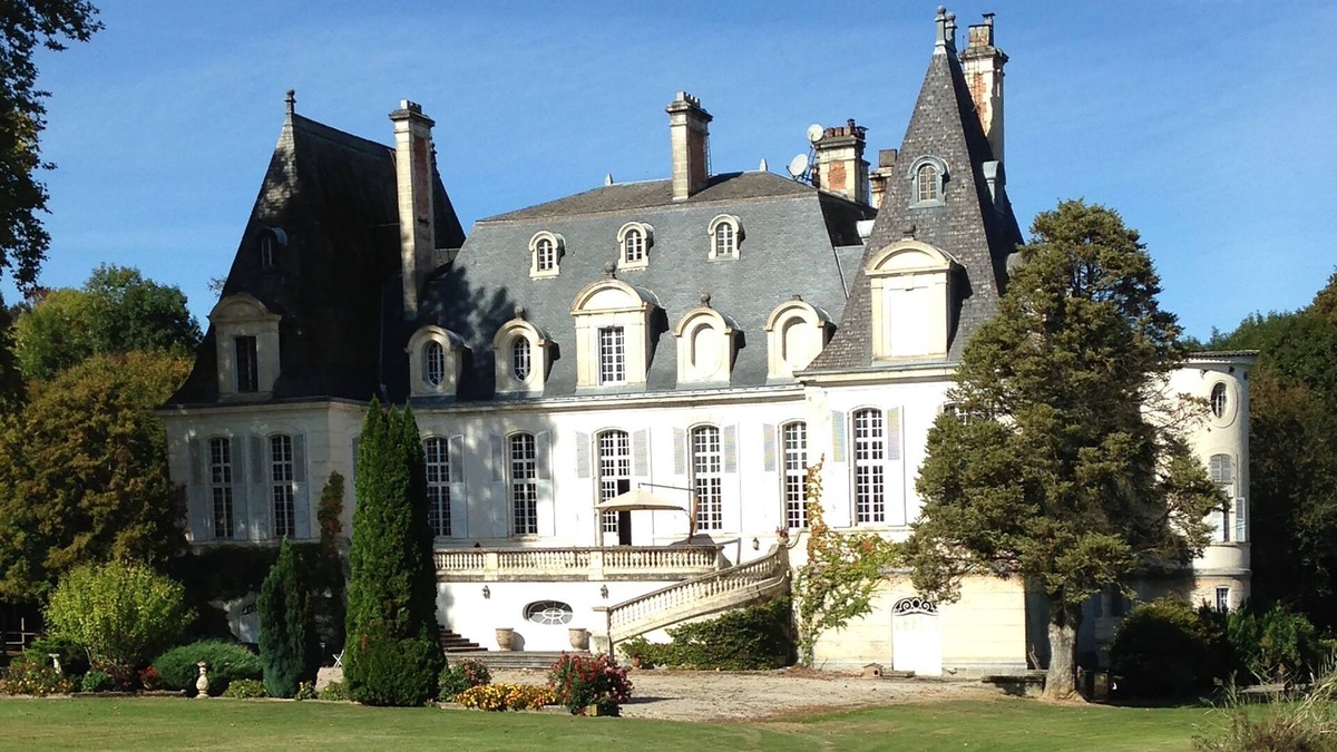 La Bastide-de-Serou Bed & Breakfast | Chateau du Val Larbont
