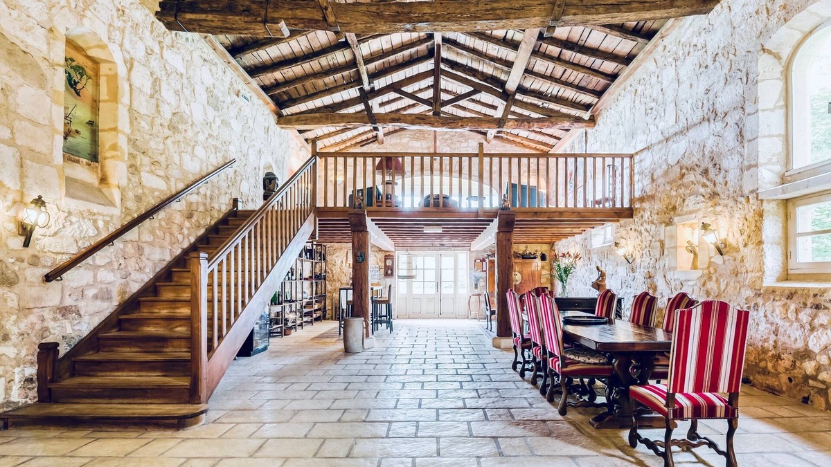 Lugon-et-l'ile-du-Carney Bed & Breakfast | Chateau de La Vieille Chapelle