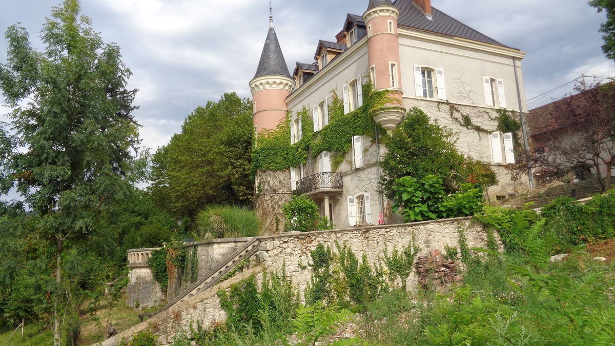 Saint-Genix-sur-Guiers Bed & Breakfast | Chateau de Saint-Genix
