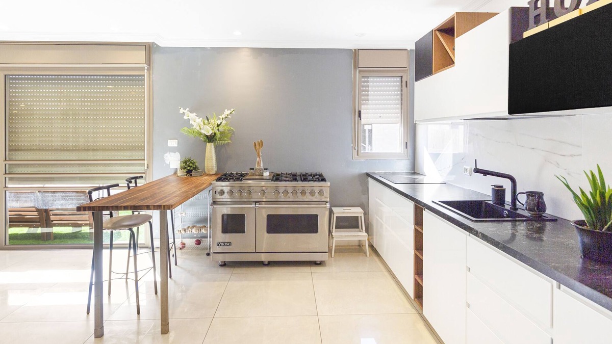 Mateh Yehuda House | Chateau Gabriel 6 BR Villa w Heated Pool