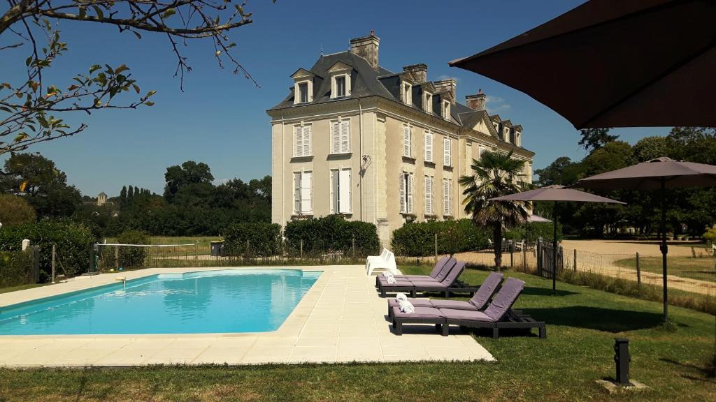 Brion House | Château La Mothaye - self catering apartments with pool in the Loire Valley