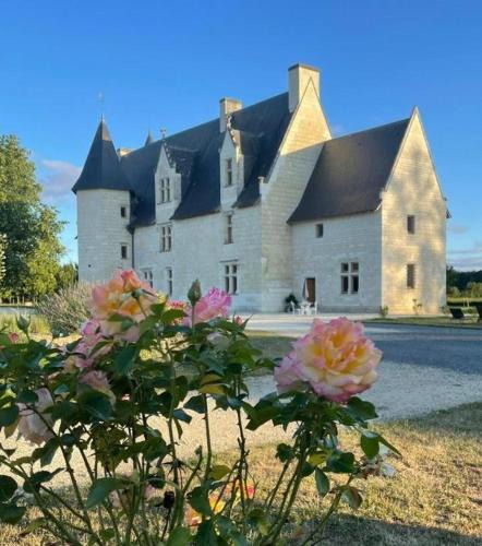 Les-Trois-Moutiers Bed & Breakfast | Chateau Manoir de Chandoiseau