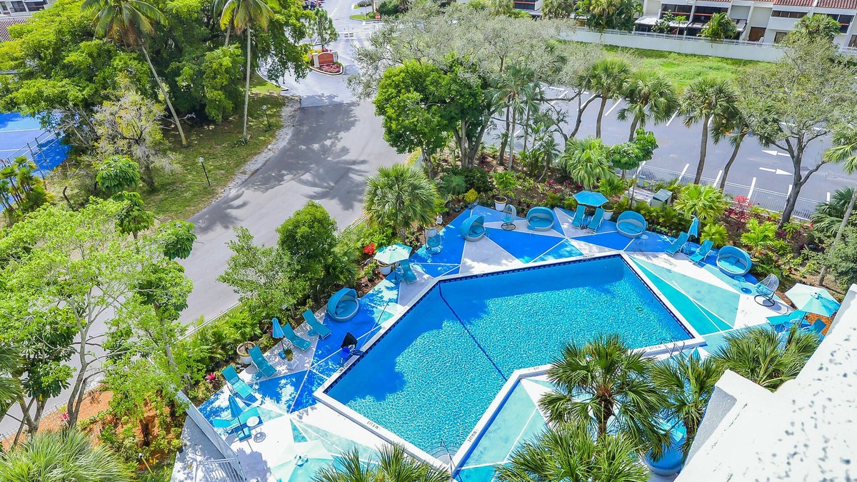 Inverrary Hotel | Chateau Mar Golf Resort, Trademark Collection by Wyndham