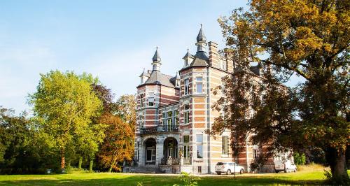 Peruwelz Bed & Breakfast | Chateau Morreau