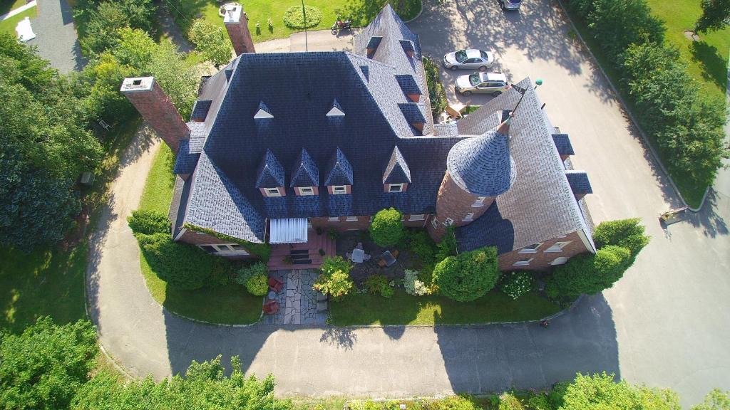 Chicoutimi House | Chateau Murdock Gite et Esthétique 1950