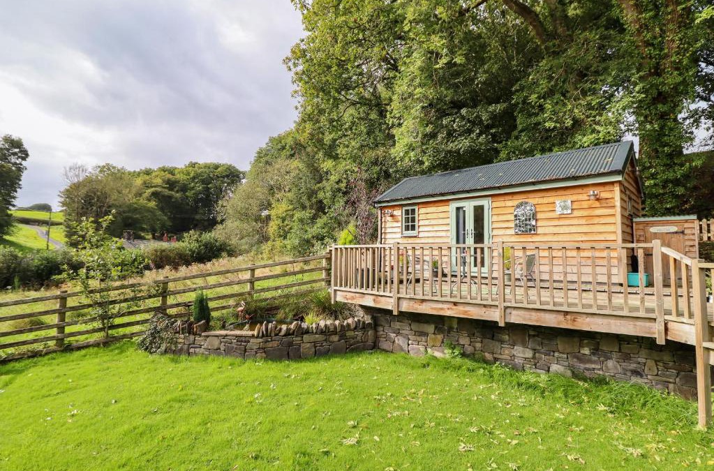 Caersws House | Chateau Petit