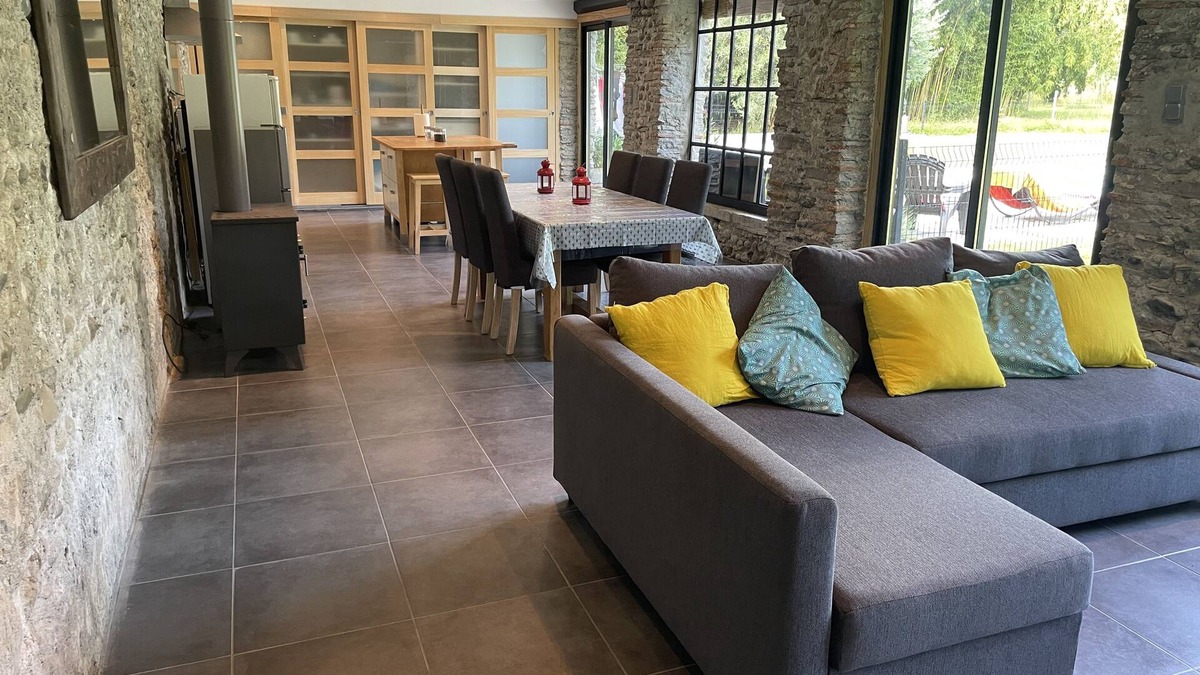 Meillon Cabin | Chateau pool house, 1.5 hectares of garden, perfect for families