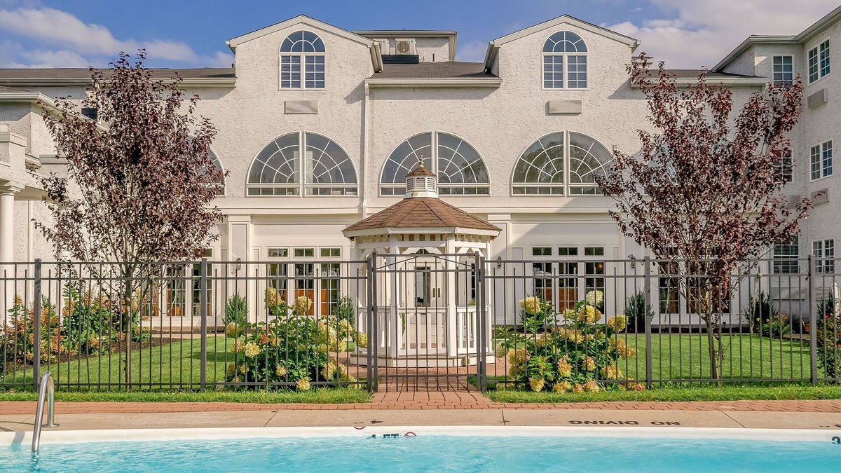 Egg Harbor City Hotel | Chateau Renault