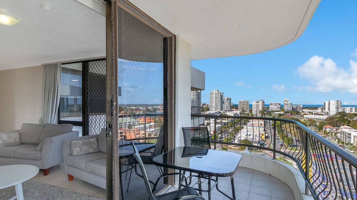 Coolangatta Apartment | Chateau Royale Unit 36 Situated on Kirra hill overlooking Coolangatta