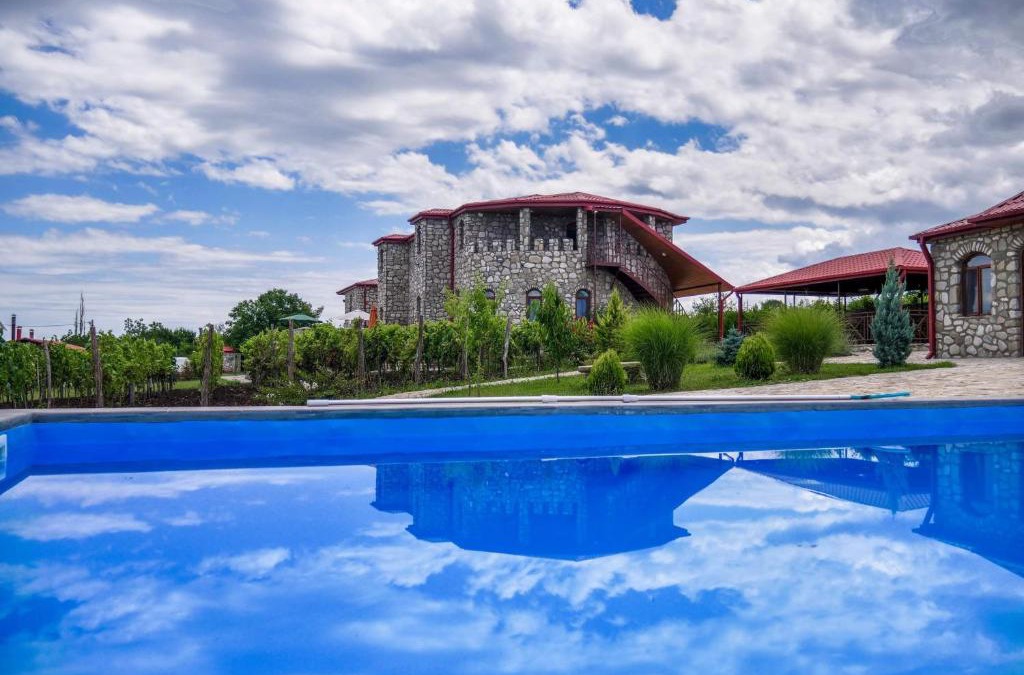 Telavi Hotel | Chateau Tetri Bairagebi White Flags