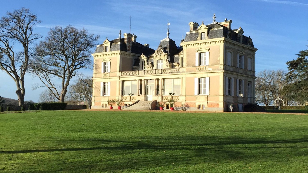 Daon Other | Chateau with beautiful views. Very calm. Swimming pool. 14 people