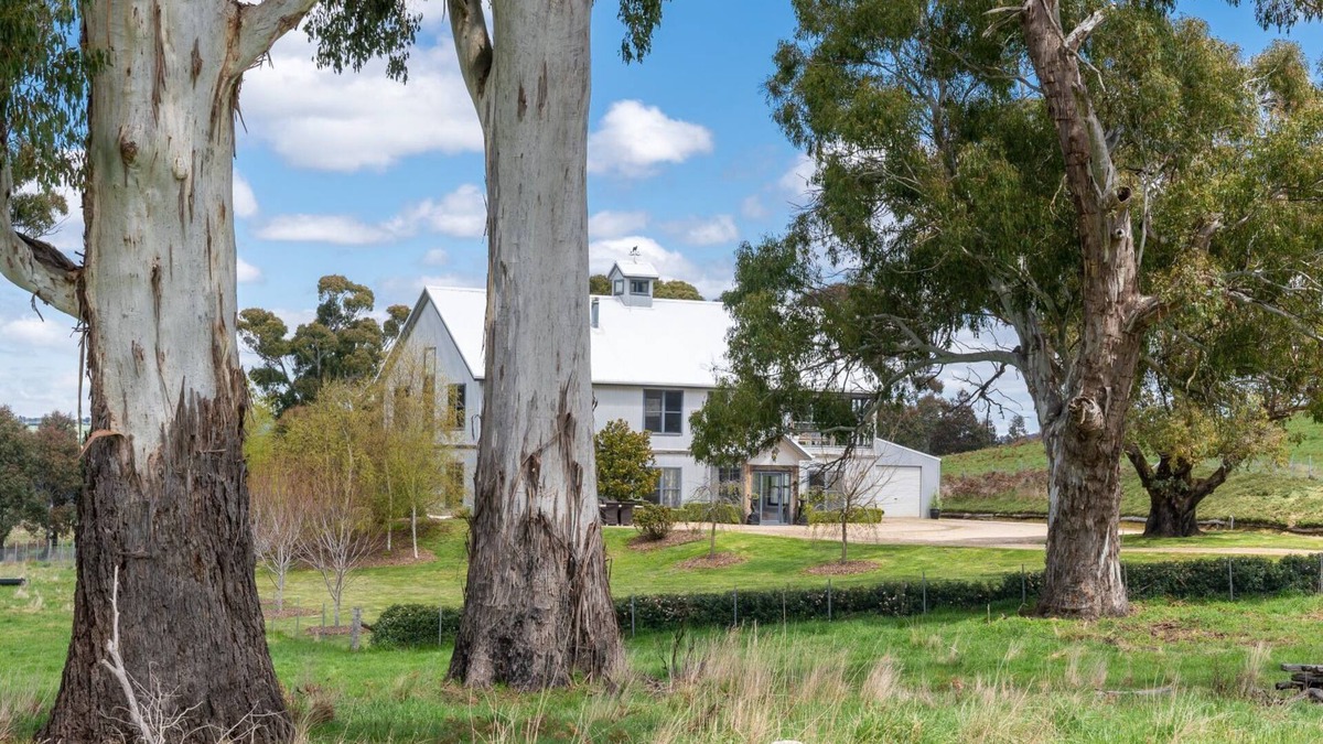 Essington House | Chateau Wollemi, Essington, Oberon NSW