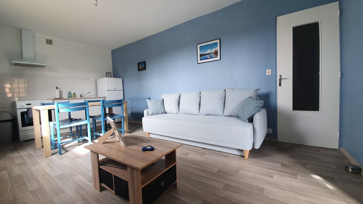 Chateaubriant Apartment | Chateaubriant town center gite with terrace and garden