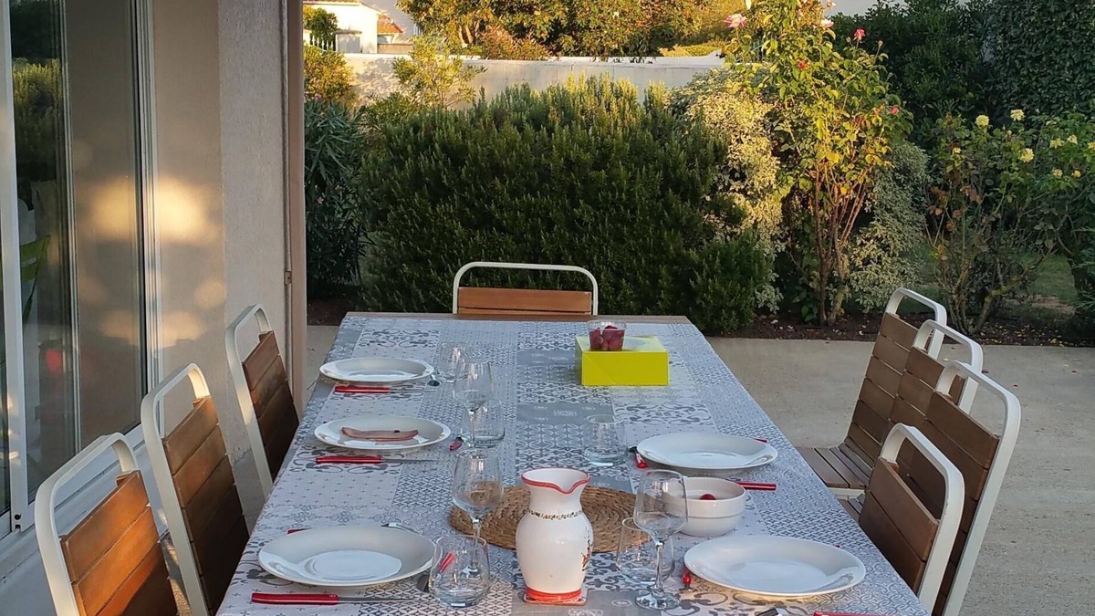 Quartier de l'Hippodrome House | Chatelaillon: HOUSE T5 WITH SWIMMING POOL (of 7x3,5 M2) and Gantry: GROUND OF 899m2