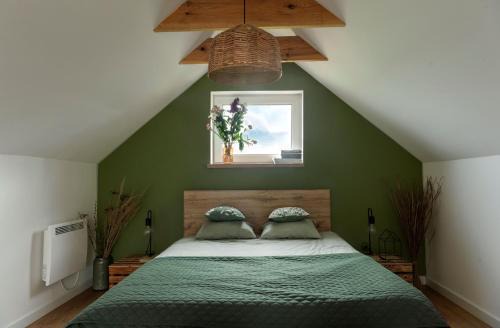 Pomiechowek Ski Chalet | Chatka między brzozami nieopodal Wkry