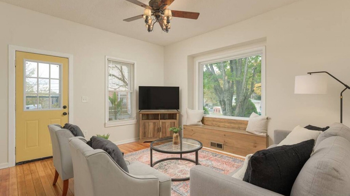 Northside House | Chatt Blue Bungalow - Pet Friendly, Mins to Downtown!