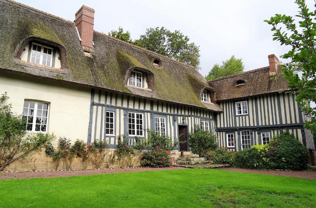 Saint-Pierre-le-Vieux House | Chaumiere Bleue