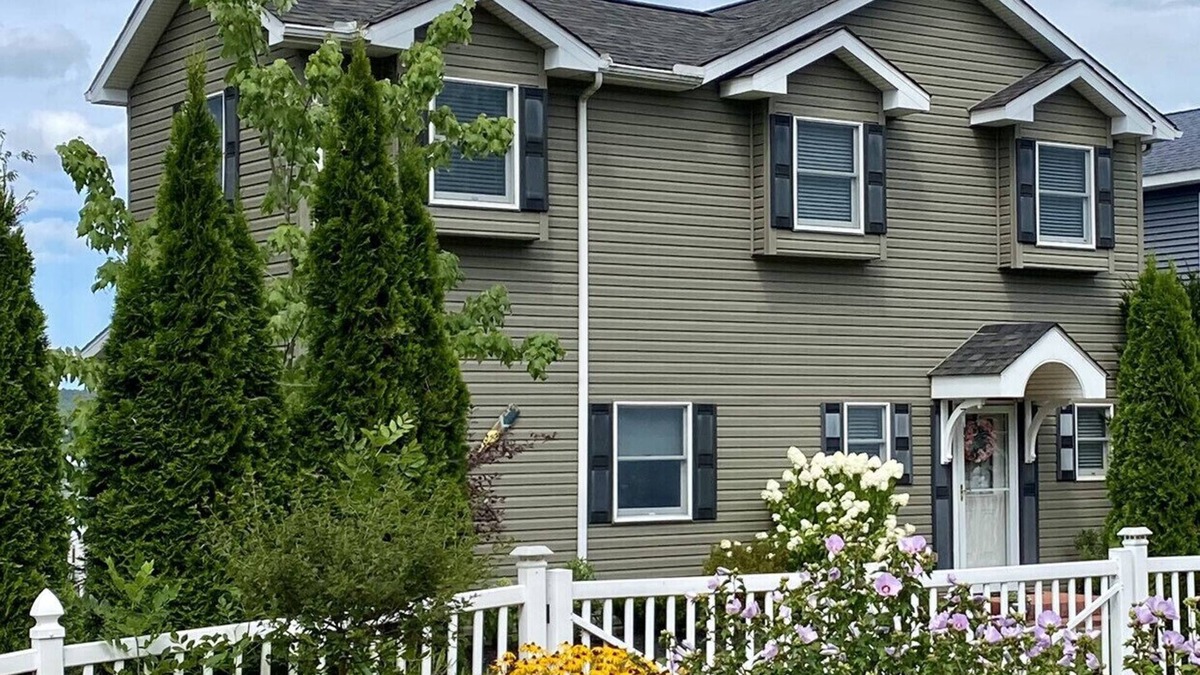 Lakewood House | Chautauqua Lakefront Home! REMODELED! 5 bdrm 3 full bath 4 night min Oct-May