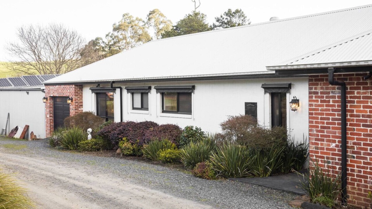 Mount Burnett Apartment | Chayah Farm Stay luxury in the Dandenong Ranges