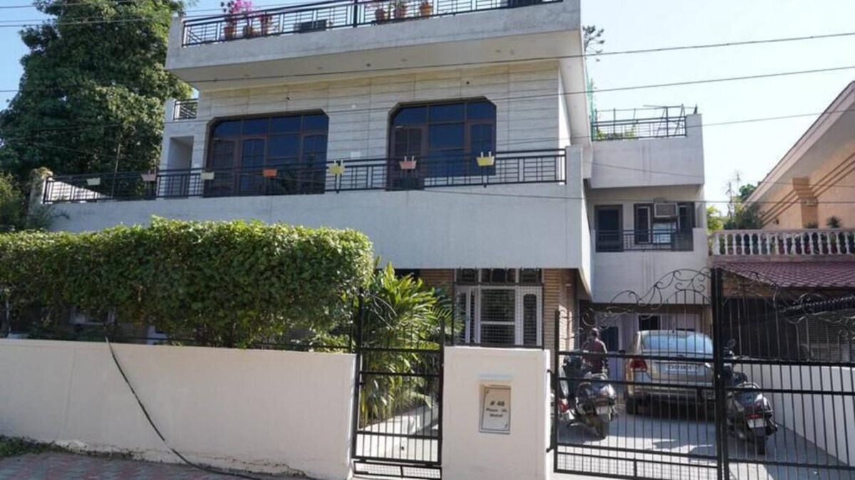 Mohali House | Cheerful 3- bedroom home with free parking
