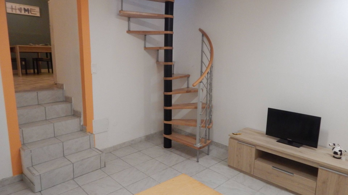 Coursan Apartment | Cheap apartment with terrace 15 km from the sea