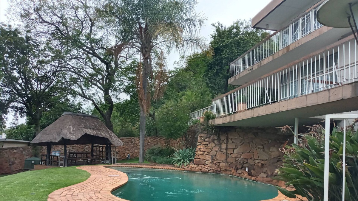 Northcliff House | Cheap Classy Accomodation