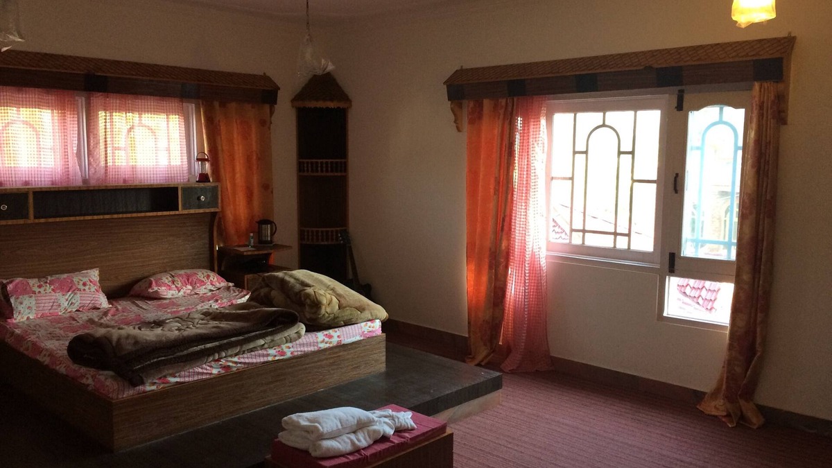 Kalkaji House | Cheap clean furnished flat
