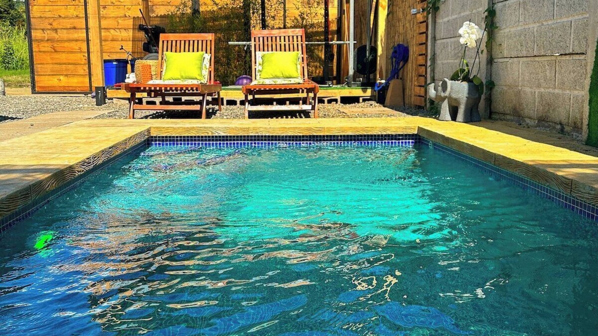 Jaco House | Cheap Hotel in Jaco Kitchen+Pool+Gym+Pickleball