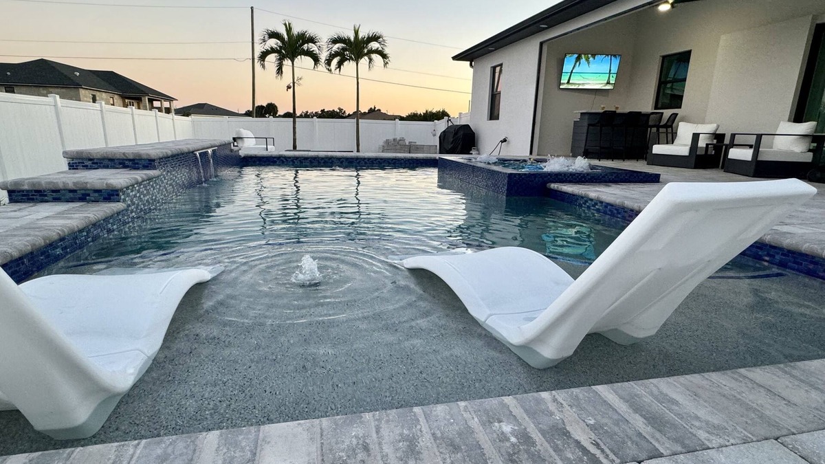 Rotonda Heights House | Check Dreams Retreat: Heated Saltwater Pool/Hot Tub & Putt Putt Golf