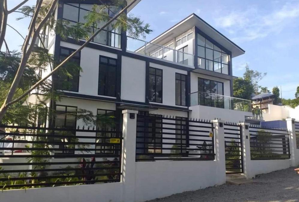 Baclayon Apartment | Check out this beautiful 5 bed villa with pool!