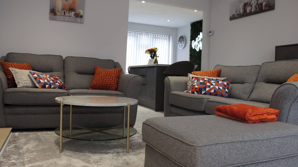 Bilston House | Check this! Premium 5-Star Home from Home Retreat