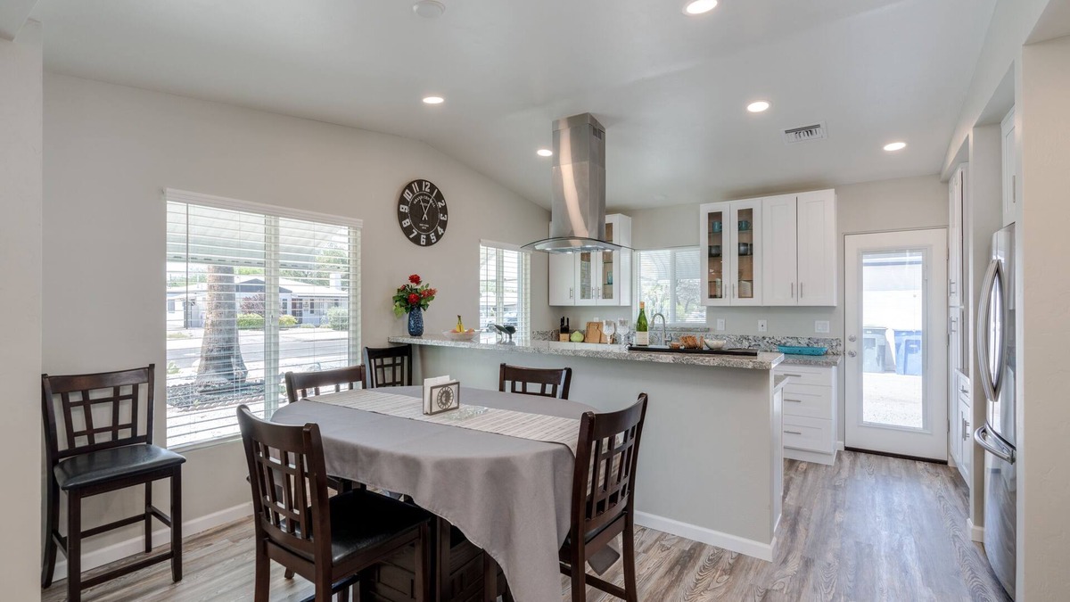 Poets Square House | Checkout our summer special rates!