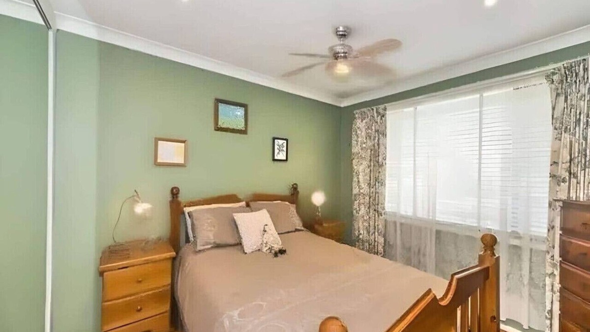 Kingswood House | Cheerful 13 Bedrooms with free Parking