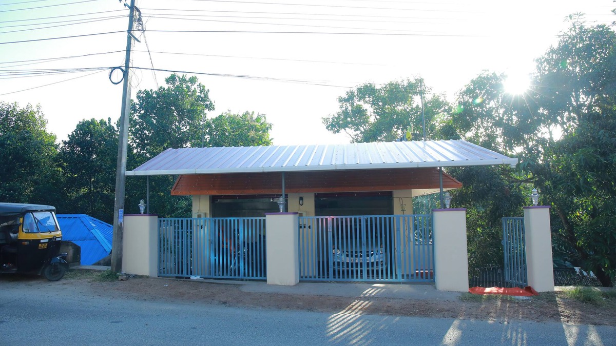 Neyyattinkara House | Cheerful 2-bd house near Trivandrum city.