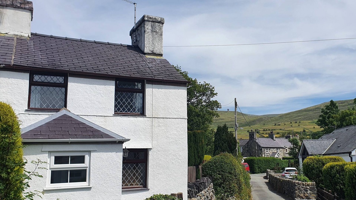 Bangor Cottage | Cheerful 2 Bed Cottage - Eryri (Snowdonia)