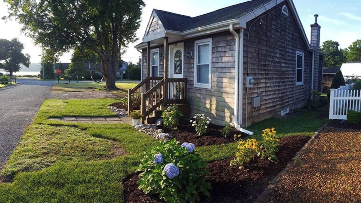 South Kingstown House | Cheerful 2 Bedroom Cottage