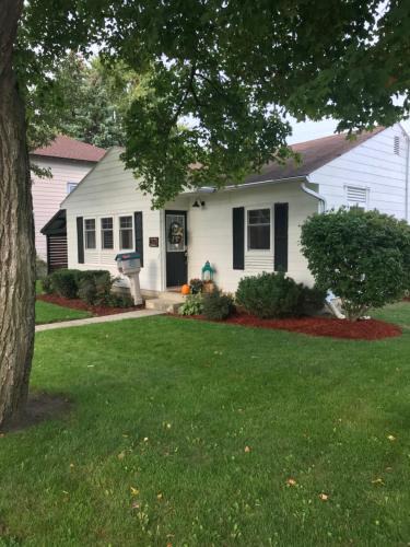Decatur House | Cheerful 2 Bedroom Cottage on 5th