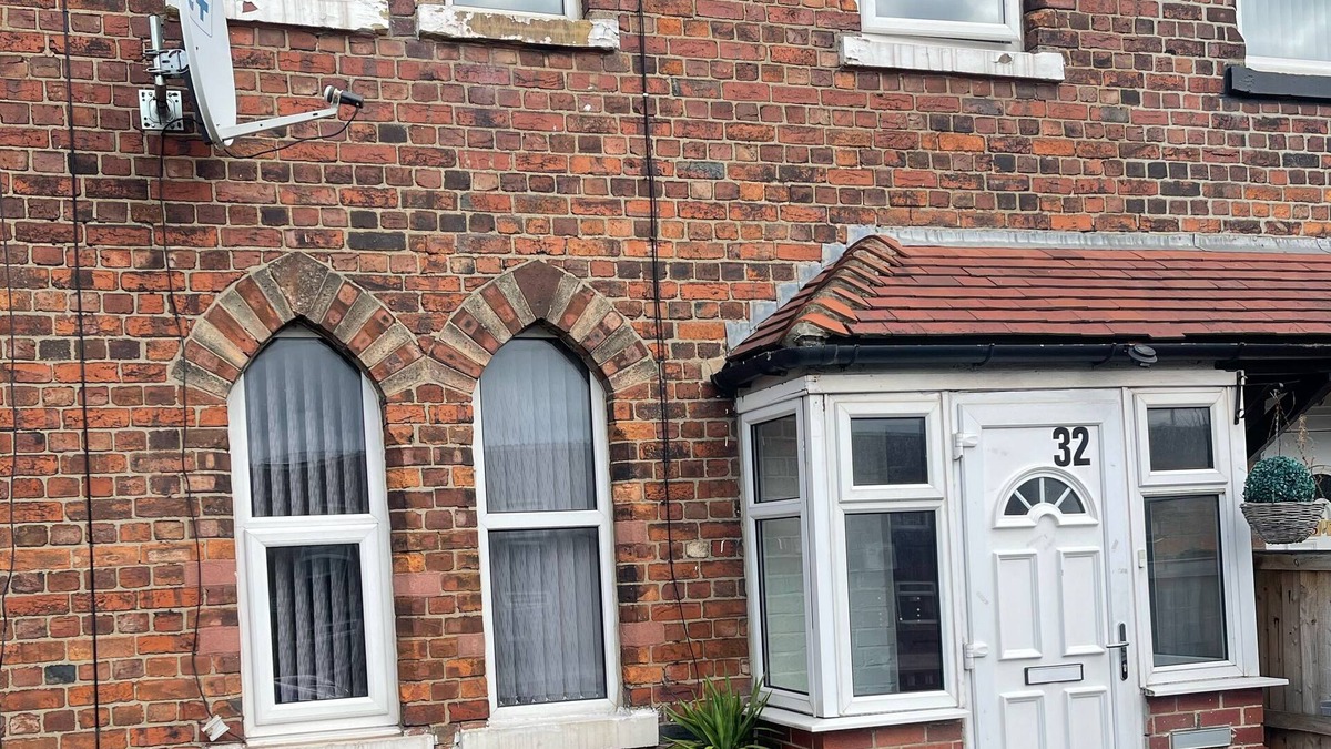 Bradford House | Cheerful 2 bedroom house in this popular area of bradford BD2